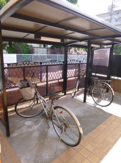 【その他共用部分】 | 屋根付きの駐輪場♪