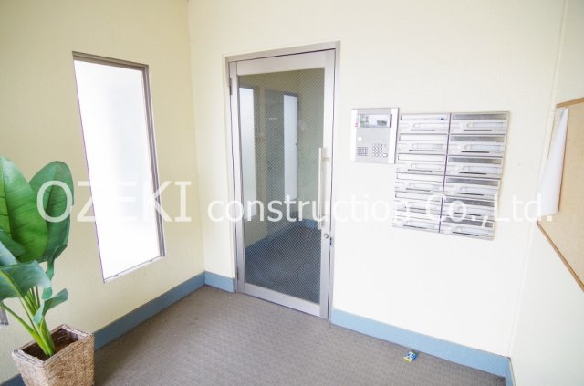 ガーデンヒルズ越谷のエントランス