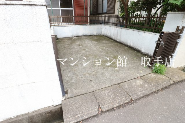 戸頭加藤邸の駐車場