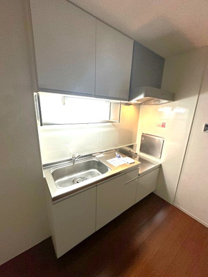 【キッチン】 | コモド・シティオ | ガスコンロ設置可能のキッチンです☆場所を取るお鍋やお皿もすっきり収納できます♪