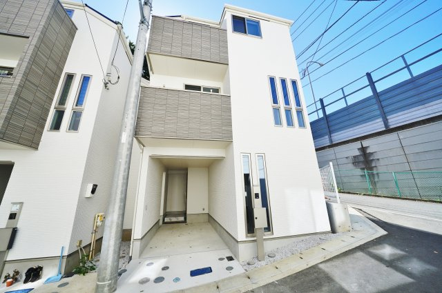 角地につき陽当り良好♪ＬＤＫ２０．３帖の４ＬＤＫ！保土ヶ谷区今井町　全8棟新築戸建ての外観