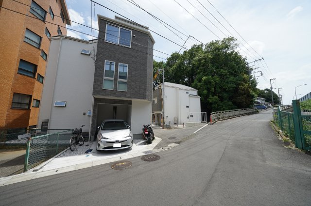 保土ヶ谷区今井町　全８棟　新築戸建ての前面道路含む現地写真