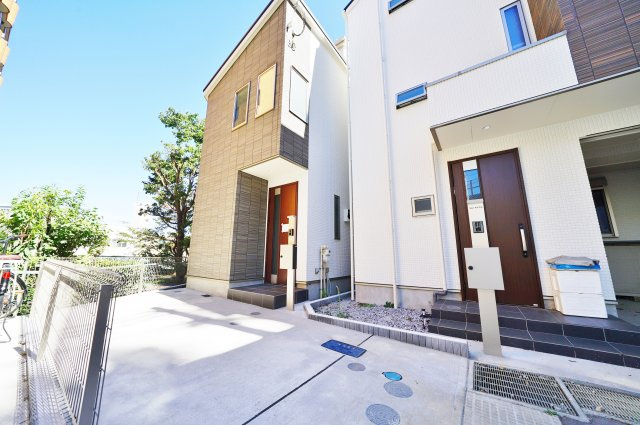 LDK１７．５帖の大型３ＬＤＫ♪スカイバルコニー付。保土ヶ谷区今井町　全８棟新築戸建ての外観