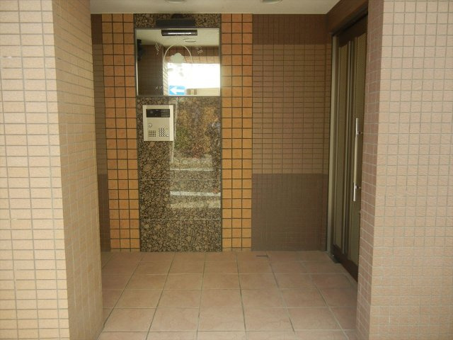 メゾン・ヴェルメイユ 2のエントランス