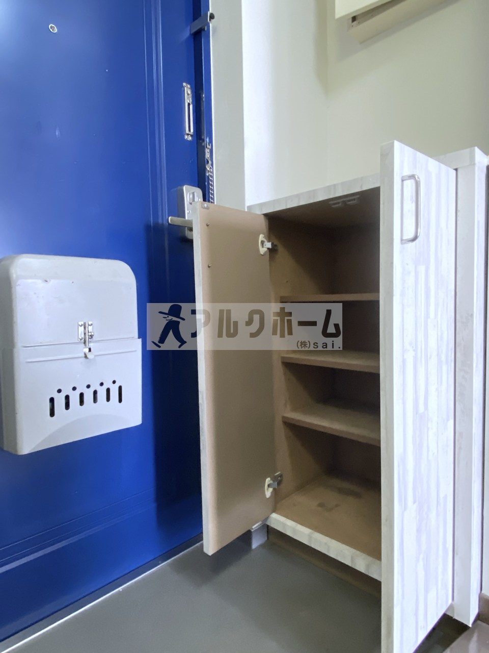 スタンドアップ柏原の玄関