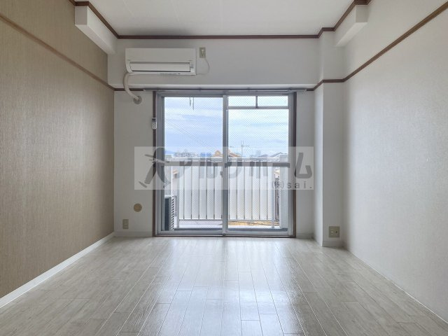 スタンドアップ柏原の居間・リビング