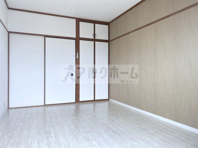 スタンドアップ柏原の居間・リビング