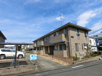 【外観】 | 田園都市線「宮崎台」駅より徒歩圏内の2階建てアパート！「梶が谷」駅にアクセス可能な最寄りバス停より徒歩3分！雨の日の通勤やお出かけもスムーズ♪