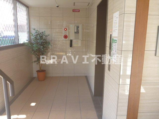 クイーンライフ東今里　BRAVI不動産のロビー|【クイーンライフ東今里】毎日通るロビーはこのようになっています