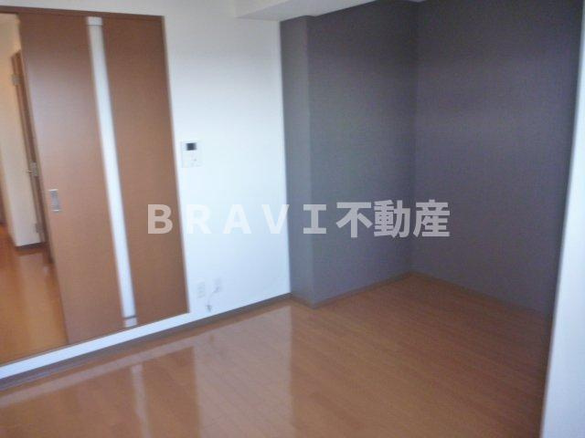 クイーンライフ東今里　BRAVI不動産の寝室|【クイーンライフ東今里】広くて明るい寝室