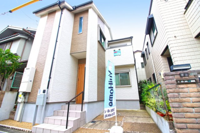 【外観】 | 宇治市小倉町南浦　中古戸建 | 《前道が6ｍ》ある閑静な住宅街で、運転が苦手な方でも駐車は楽々です。小学校・中学校が近くて通学面は安心です。児童公園や保育機関も近くて子育て環境も充実しています。