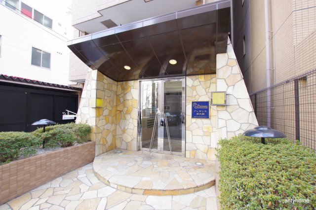 プレサンス新大阪　仲介手数料無料のエントランス