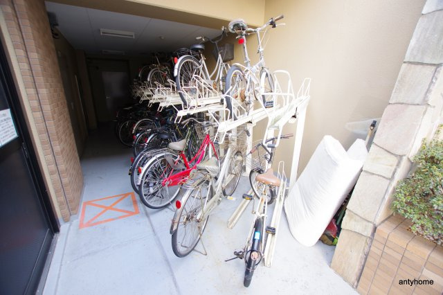 プレサンス新大阪　仲介手数料無料の駐車場