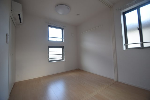 トマトハイツ3の寝室|広くて明るい寝室