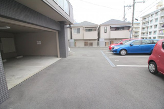 【駐車場】