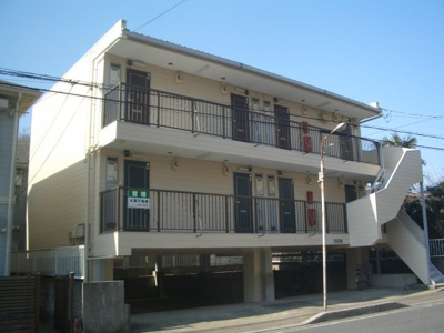 【外観】 | ファミール轟 | 1階がガレージのため2階3階の陽当たりは良好です