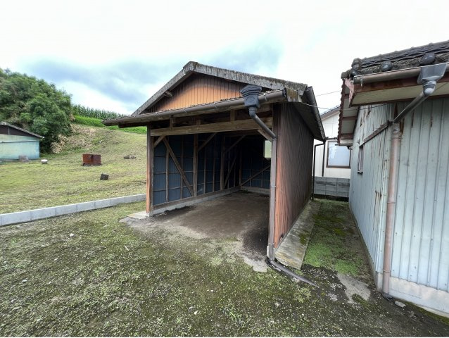 久保時博貸家の駐車場