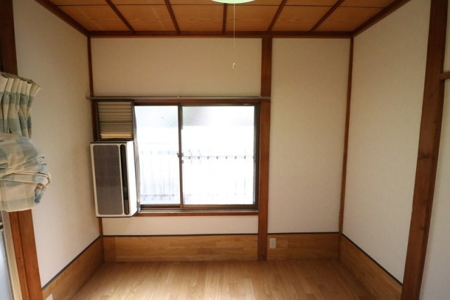 熊谷一丁目戸建の洋室