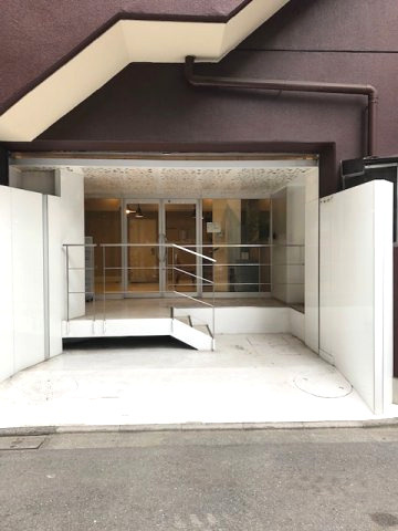 中央区日本橋箱崎町の事務所のエントランス