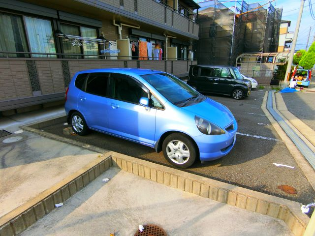 メゾンヴェールの駐車場