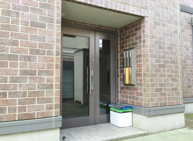 セルブランドS棟のエントランス