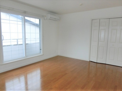 【内装】 | アンズ・アベニュー | 明るい色調の室内です