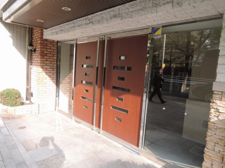 【エントランス】 | 横浜市営地下鉄ブルーライン「伊勢佐木長者町」駅徒歩1分、JR京浜東北線・根岸線「関内」駅徒歩8分！