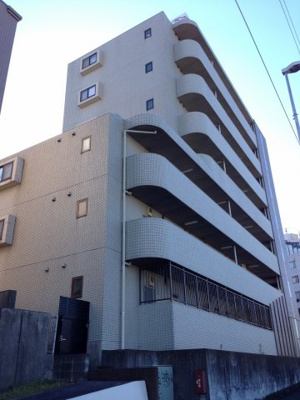 【外観】 | ファーストクラス市ヶ尾 | 東急田園都市線「市ヶ尾」駅徒歩５分、東急バス「鶴蒔」停徒歩8分！また、厚木街道が近いので休日のお出掛けにもアクセス良好