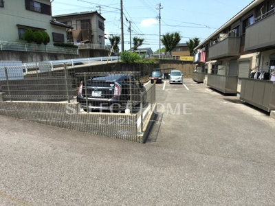 【駐車場】 | リーブル桃山 | 車をお持ちの方に嬉しい駐車場付きの物件です
