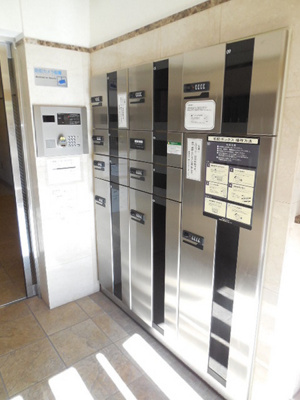 【エントランス】 | グッドフラット３ | オートロック・宅配ボックス完備