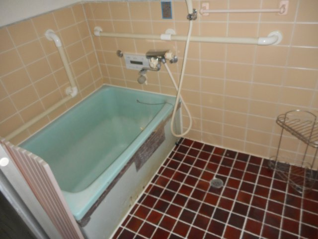 和歌山市田尻・中古戸建・54122の浴室