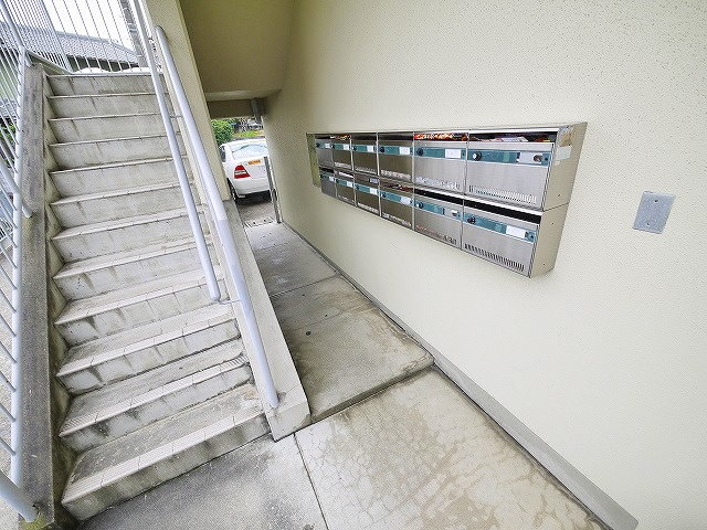 富雄サニーハイツのその他共用部分|階段部分です