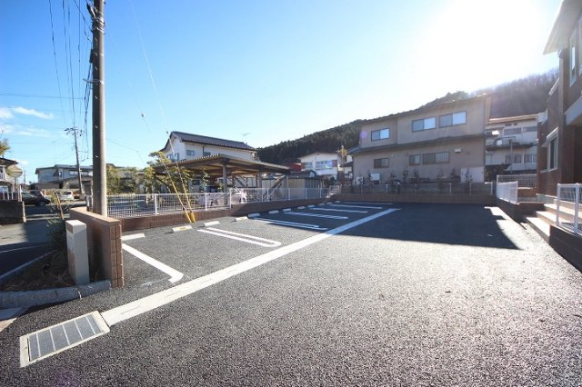 スカイノート・ウエストの駐車場|駐車場に車を止められます