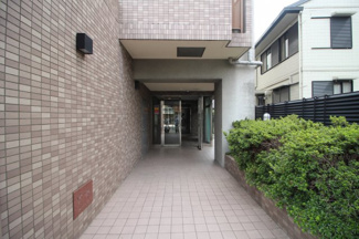 【エントランス】 | 落ち着いたエントランスです