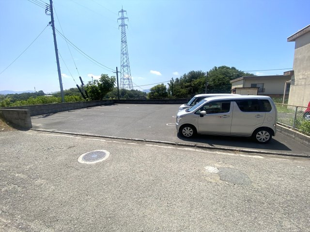 シャーメゾンサランBの駐車場