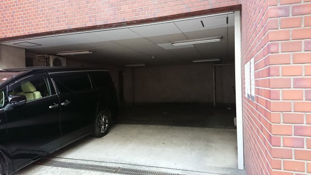 新宿区新宿１丁目の事務所の駐車場