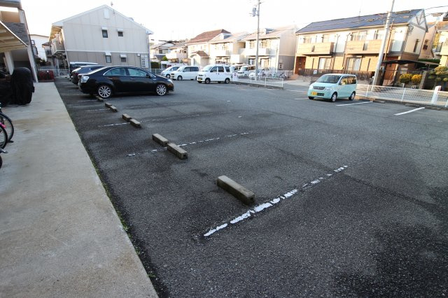 プリベイル西神戸の駐車場