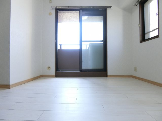 グリーンコーポ和泉中央の洋室