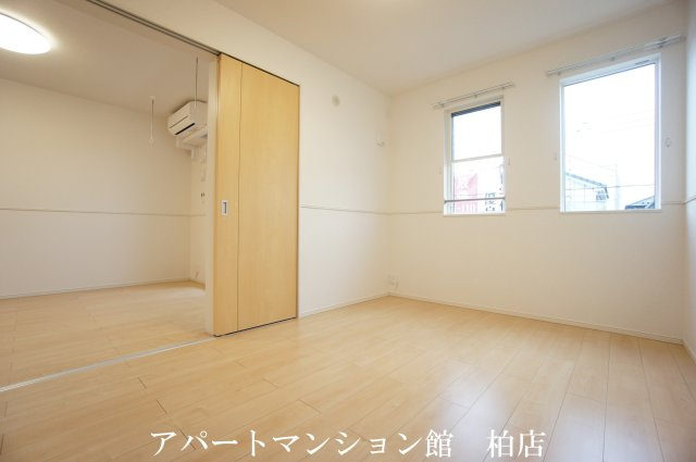 エンシーナの洋室