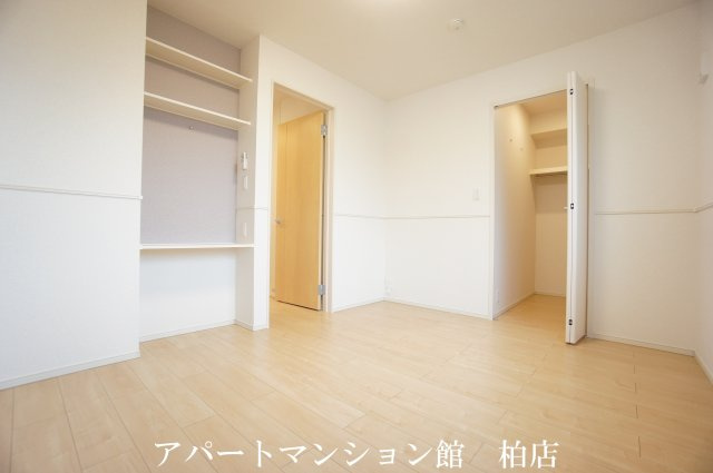 エンシーナの洋室