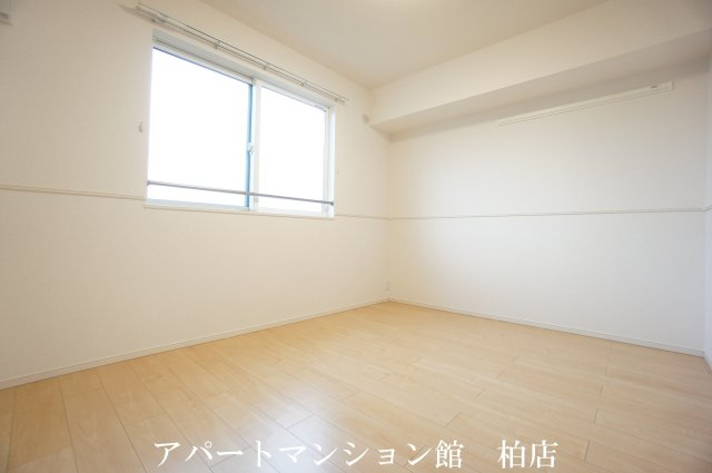 エンシーナの洋室
