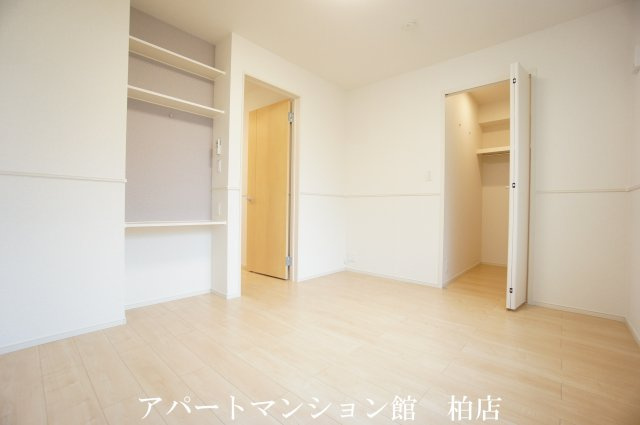 エンシーナの洋室