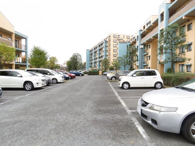 グリーンコモンズ川越弐号棟の駐車場