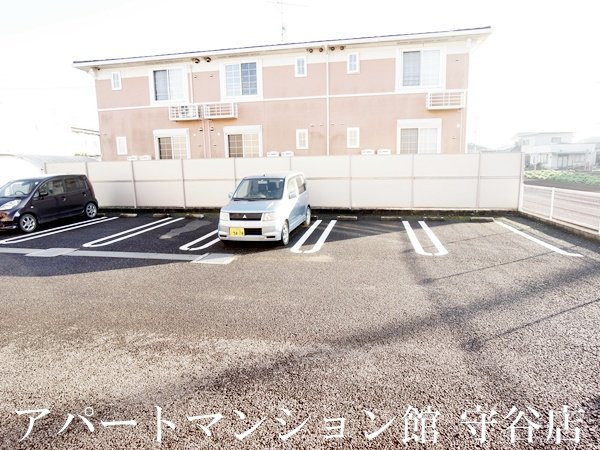 ノーヴァトワーレCの駐車場
