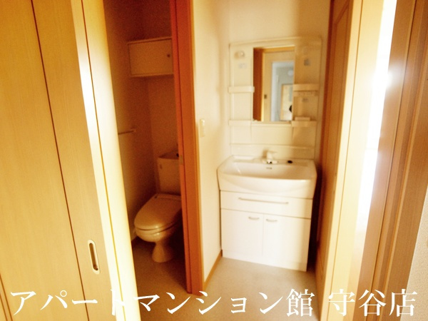 ノーヴァトワーレCの独立洗面台