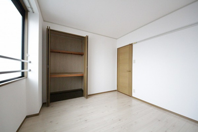 【収納】 | サンヴィレッジ本宿 | 洋室5帖の収納