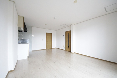 【居間・リビング】 | サンヴィレッジ本宿 | LDK12帖