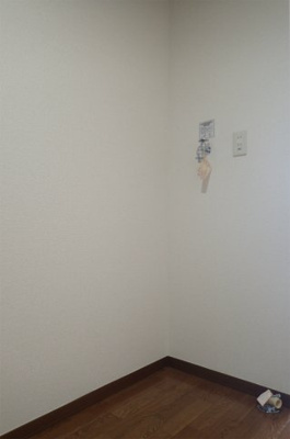 【設備】 | Flat-A【SHM】 | 洗濯機も傷みにくい室内洗濯機置き場完備◎！