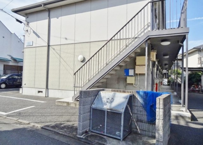 【その他共用部分】 | Flat-A【SHM】 | ごみ出しもラクラクな敷地内駐車場完備◎