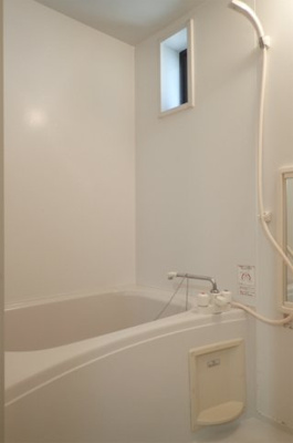 【浴室】 | Flat-A【SHM】 | 小窓付きで換気も可能なバスルーム♪！